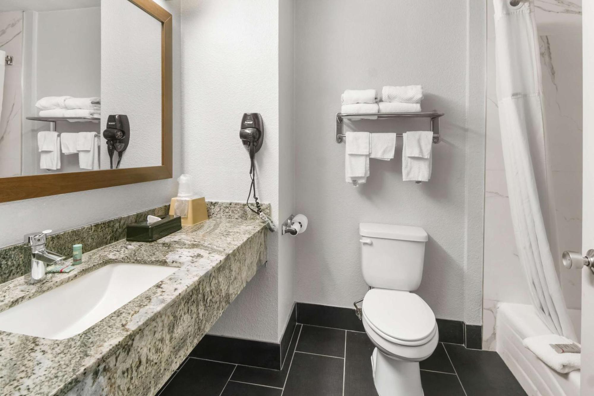 Surestay Plus By Best Western Fort Worth Benbrook Exterior foto