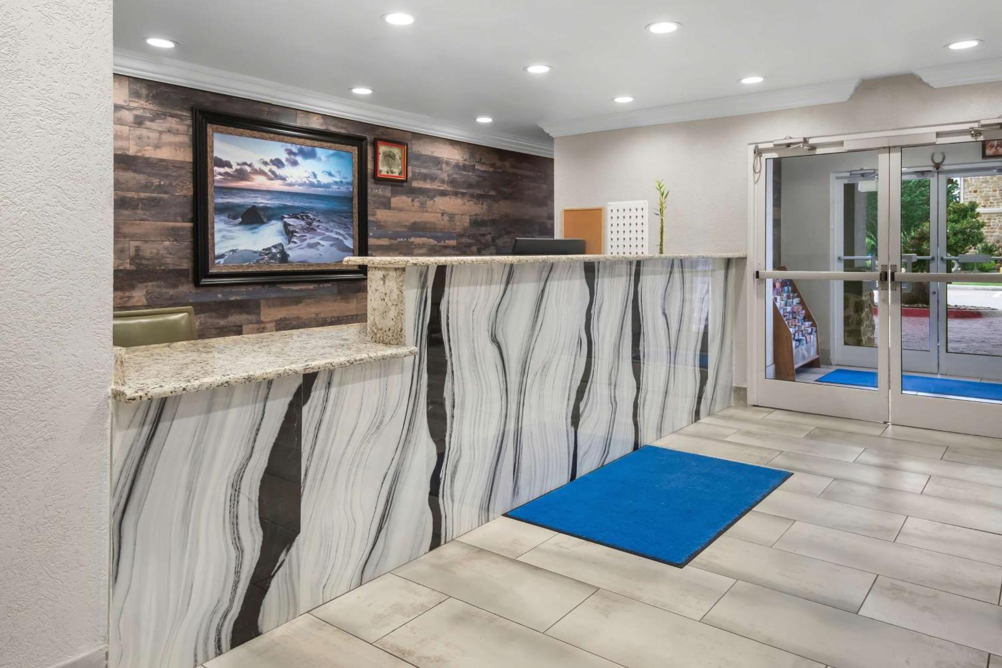 Surestay Plus By Best Western Fort Worth Benbrook Exterior foto